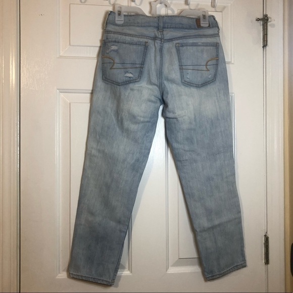 AMERICAN Eagle Boy Crop Distressed Light Wash Jeans Womens Size 2R - Picture 2 of 8